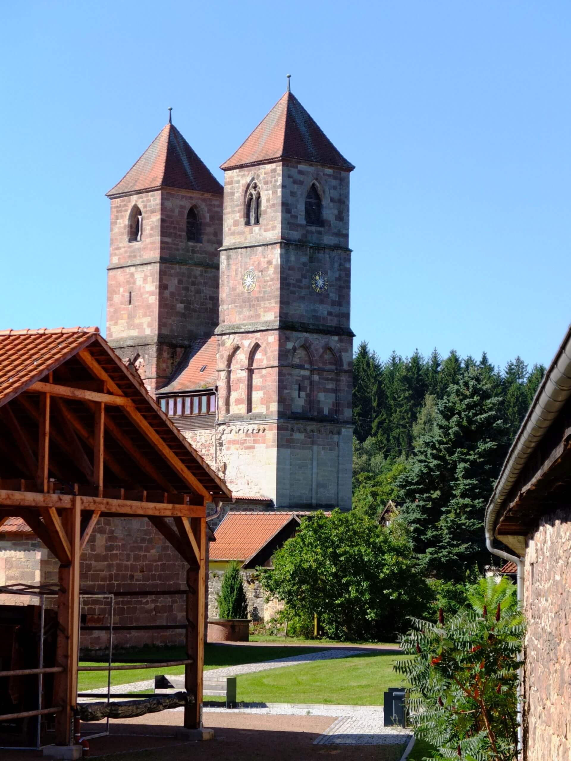 Die Türme des Kloster Veßra in Thüringen